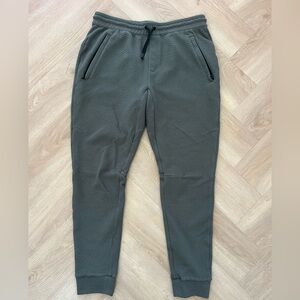 Men’s UNRL Elevation Jogger - Size L - EUC